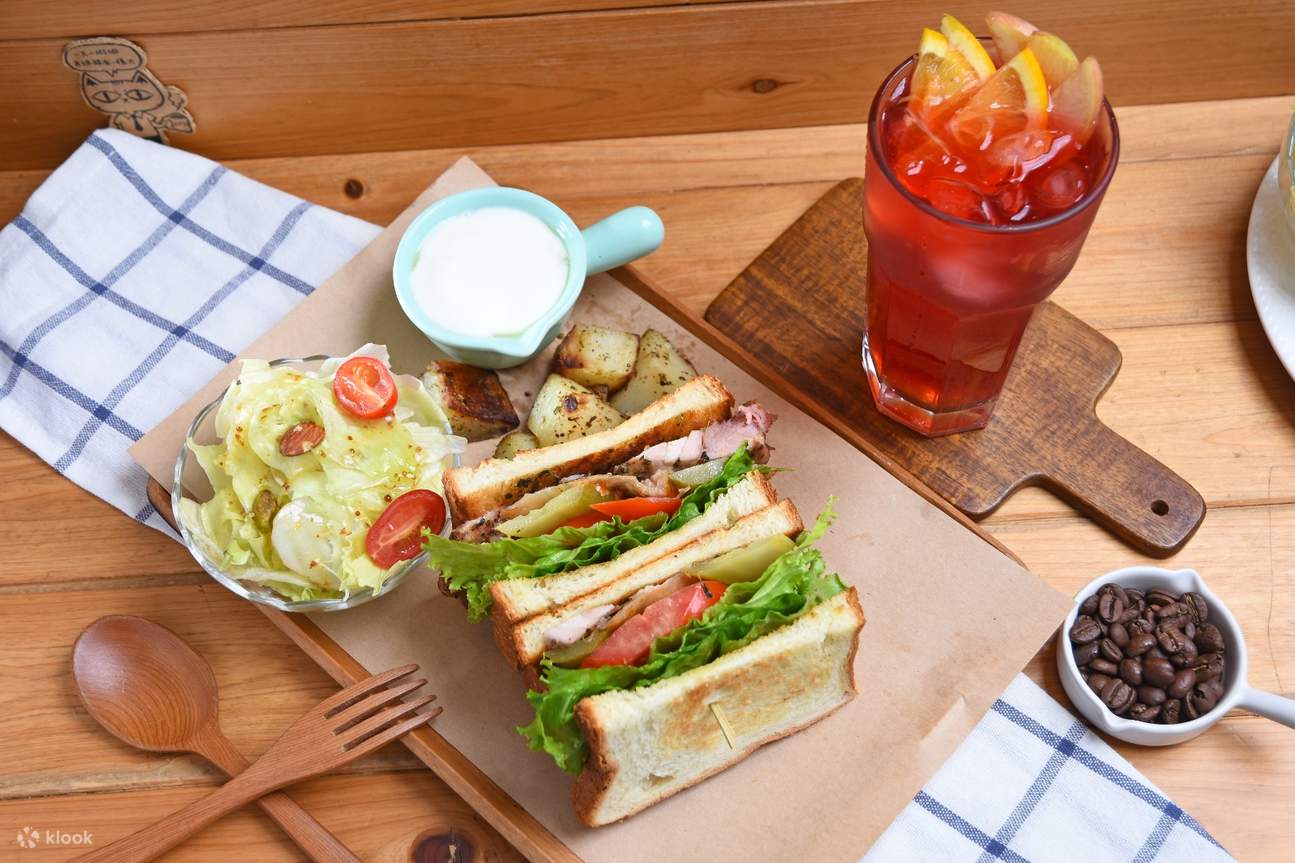 Zai Lai Coffee - ชุดขาไก่ย่างซอสเพสโต้สไตล์โรมันฮอลิเดย์