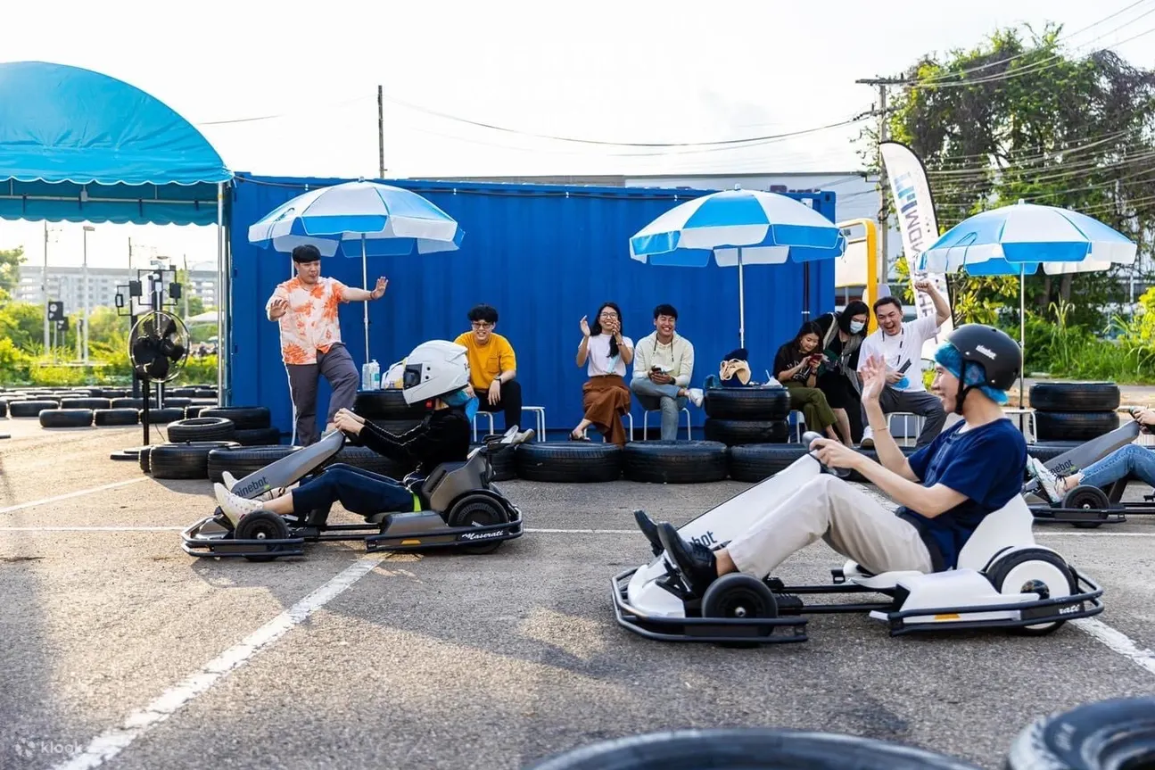 观看 E-Gokart 的观众