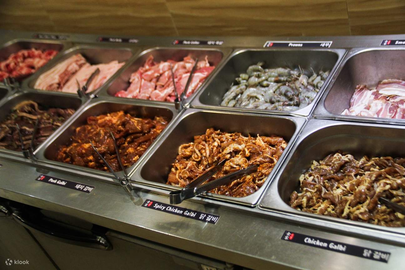 บุฟเฟ่ต์เนื้อแพร่กระจายที่ Ssikkek Korean Grill BBQ Buffet ในไชน่าทาวน์