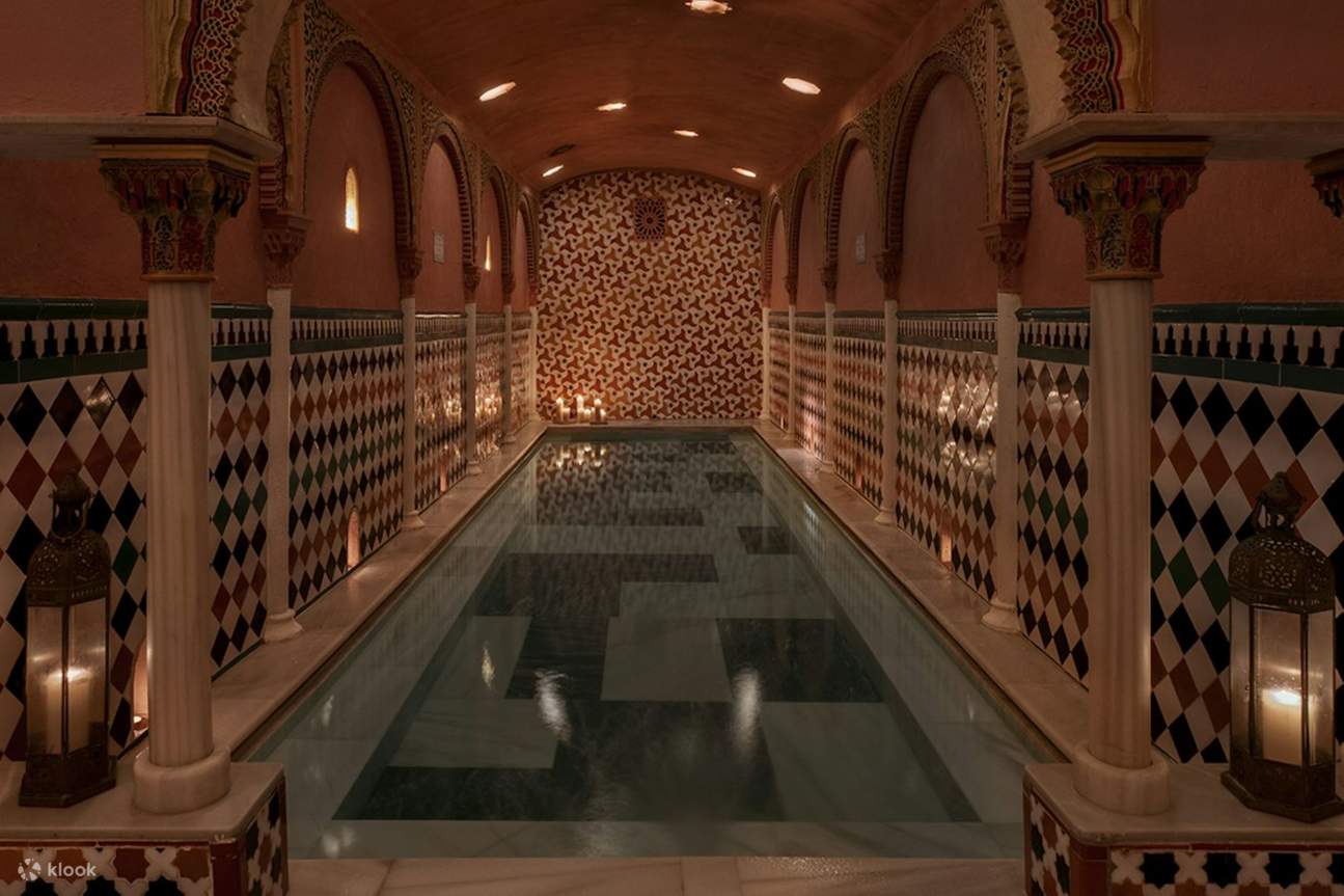 Geschichte und Entspannung genießen in den atemberaubenden Pools des Hammam Al Andalus Granada