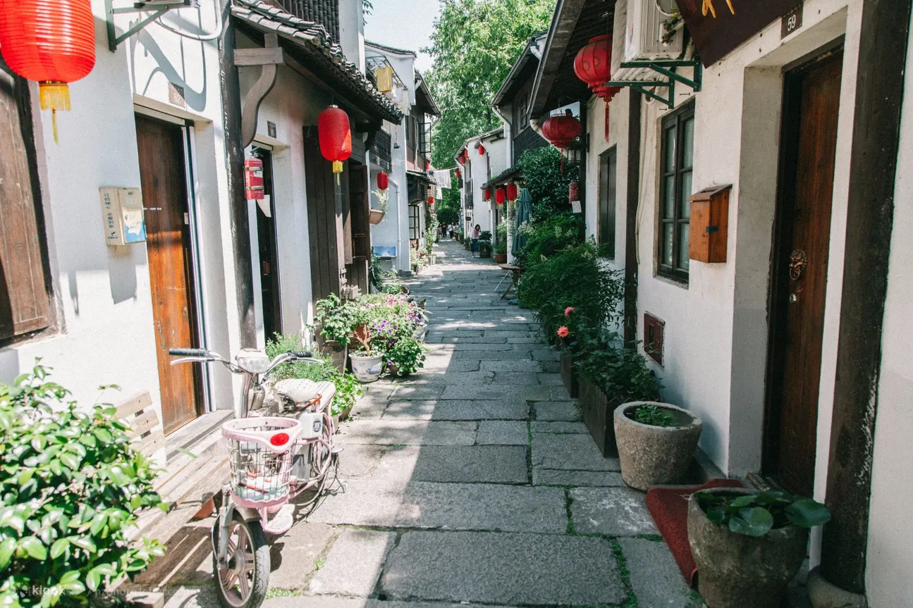 Alley baggett in Hangzhou