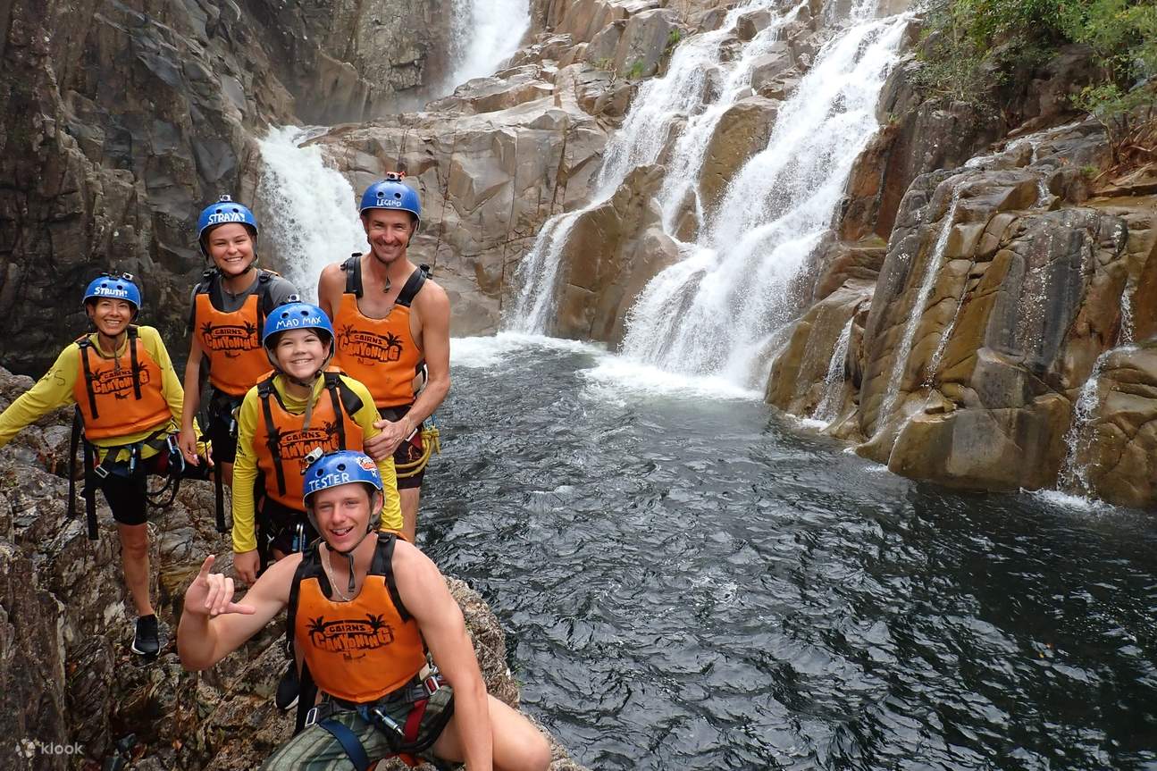 Alami perairan Behana Canyon yang menyegarkan dan pemandangan gaung yang menakjubkan dengan pemandu yang berkelayakan