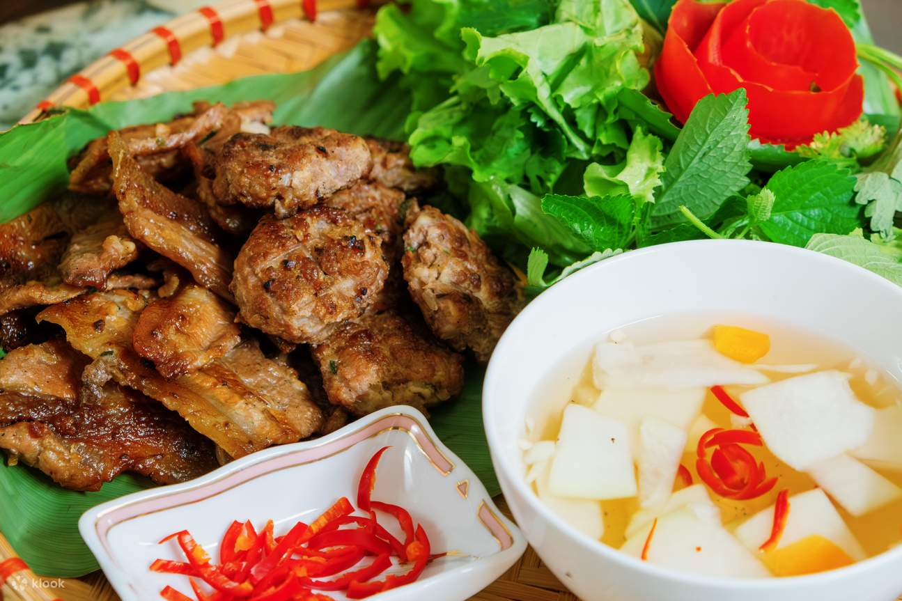 Di sản Hà Nội: Xưởng thêu trong nhà truyền thống