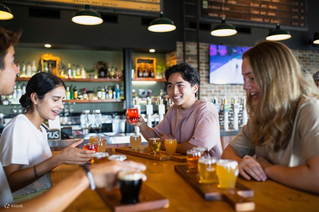Goditi una degustazione di birra nel tuo tour per piccoli gruppi
Credito fotografico: Destination New South Wales