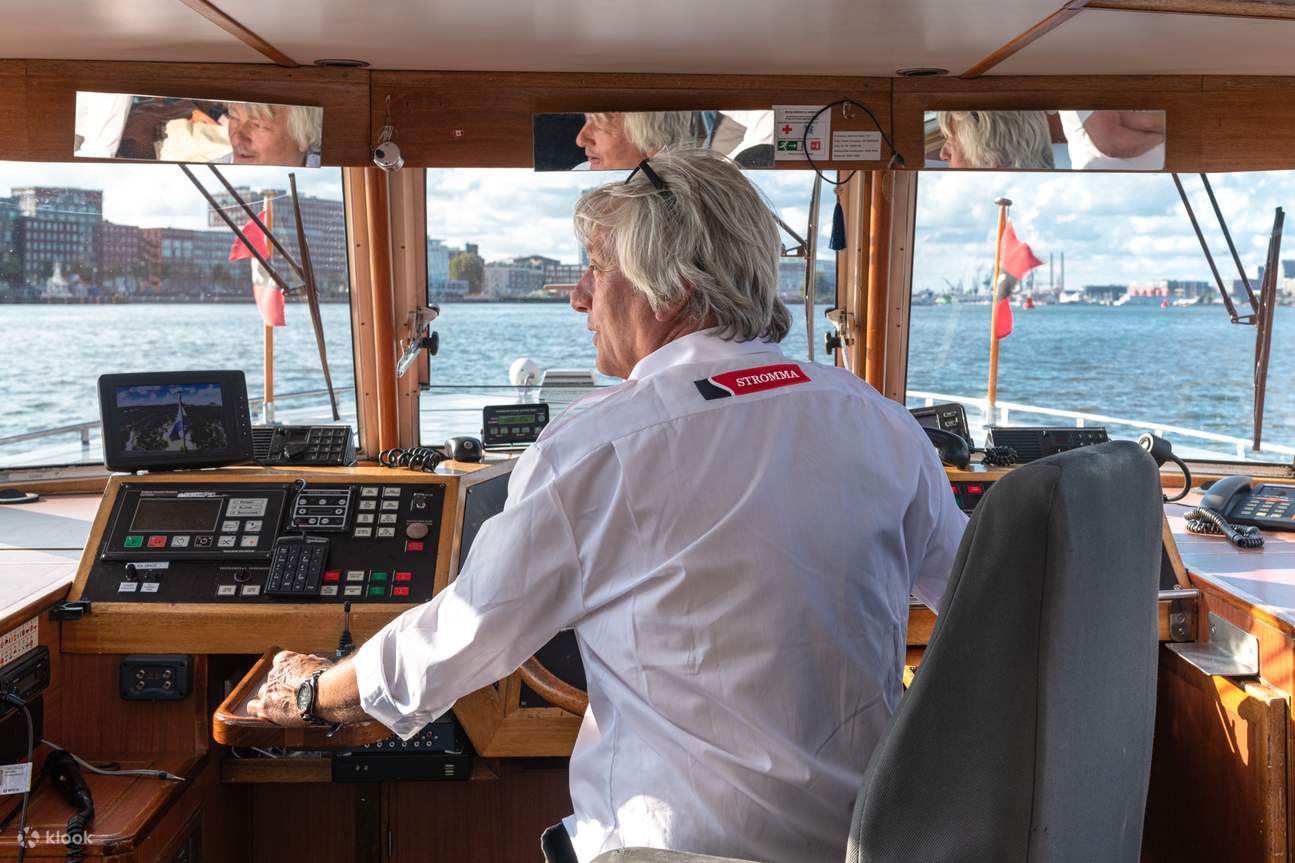 Découvrez la beauté d'Amsterdam sous un angle unique lors d'une croisière paisible sur les canaux