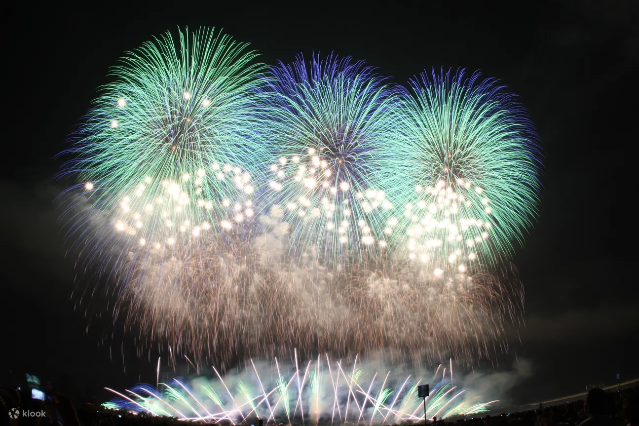 长冈花火大会 (Nagaoka Festival Grand Fireworks Show)