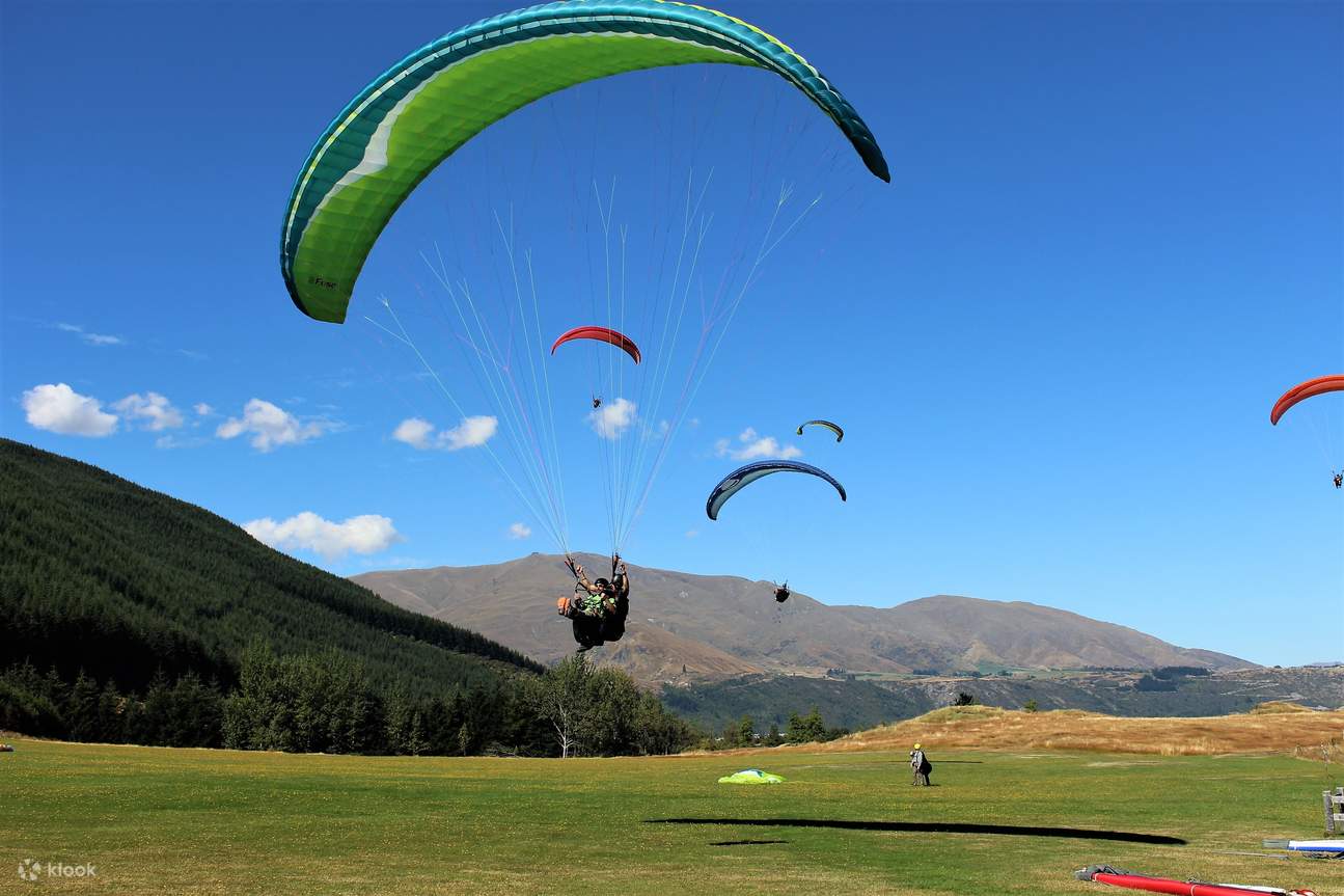 Trải nghiệm dù lượn Queenstown với Skytrek