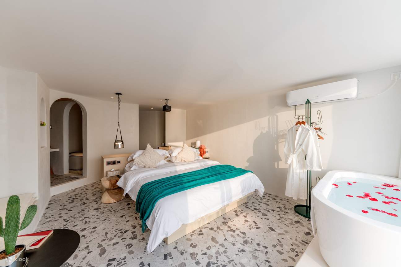 Chambre de luxe avec terrasse et vue sur le bâtiment A·Yanyue