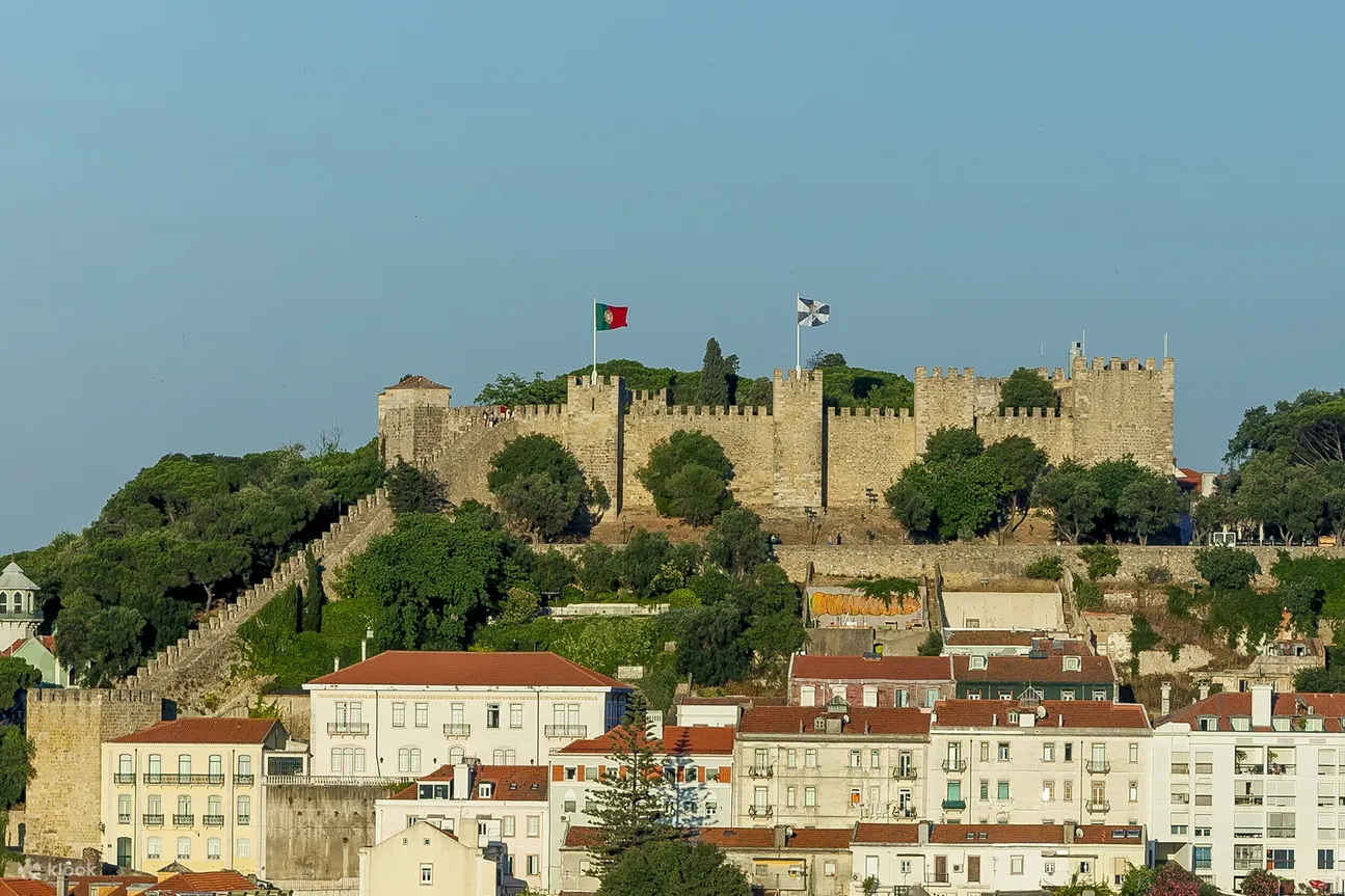 Explore Lisbon hassle-free with the Lisbon City Card, perfect for sightseeing enthusiasts