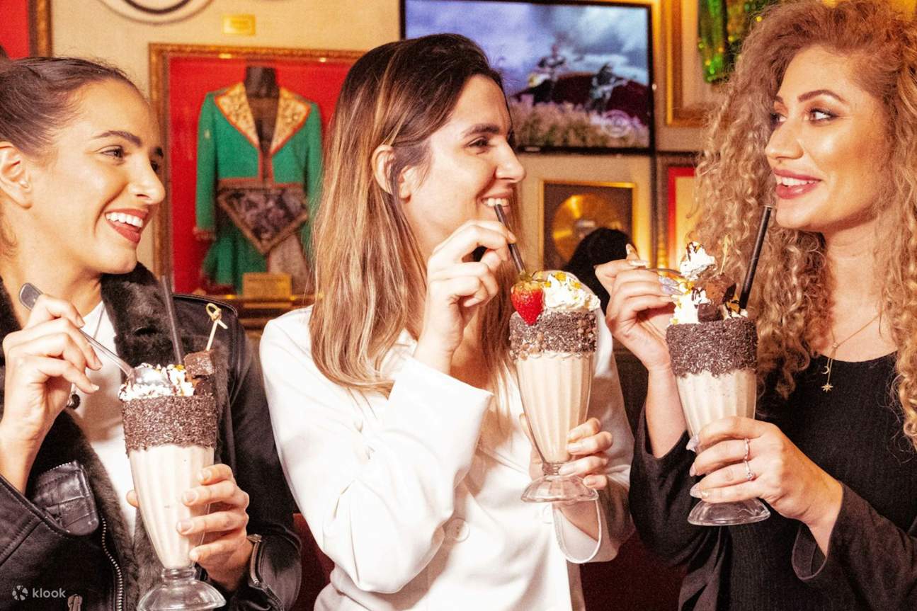 Condividi leggendari assaggi e momenti indimenticabili con gli amici all'Hard Rock Cafe