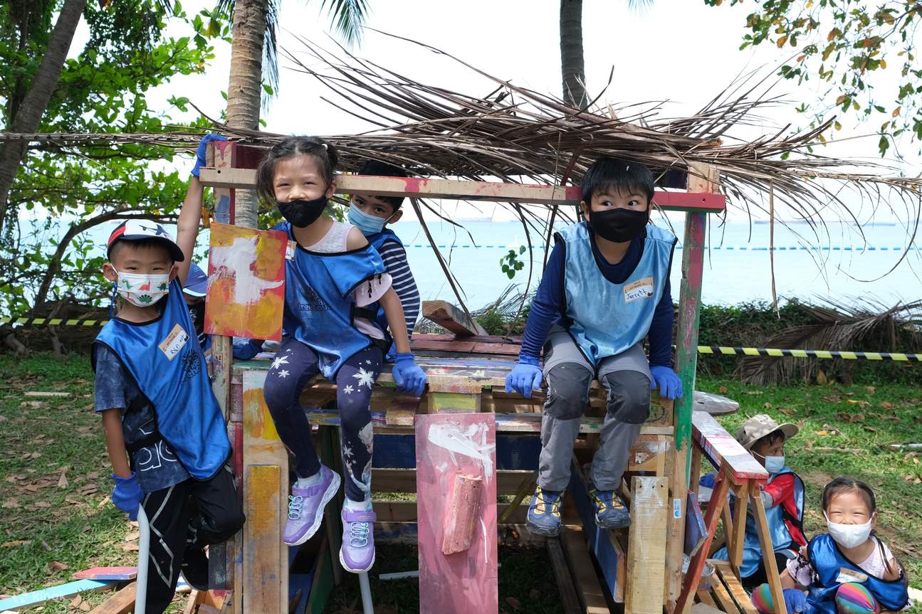 Chơi với một nhóm bạn