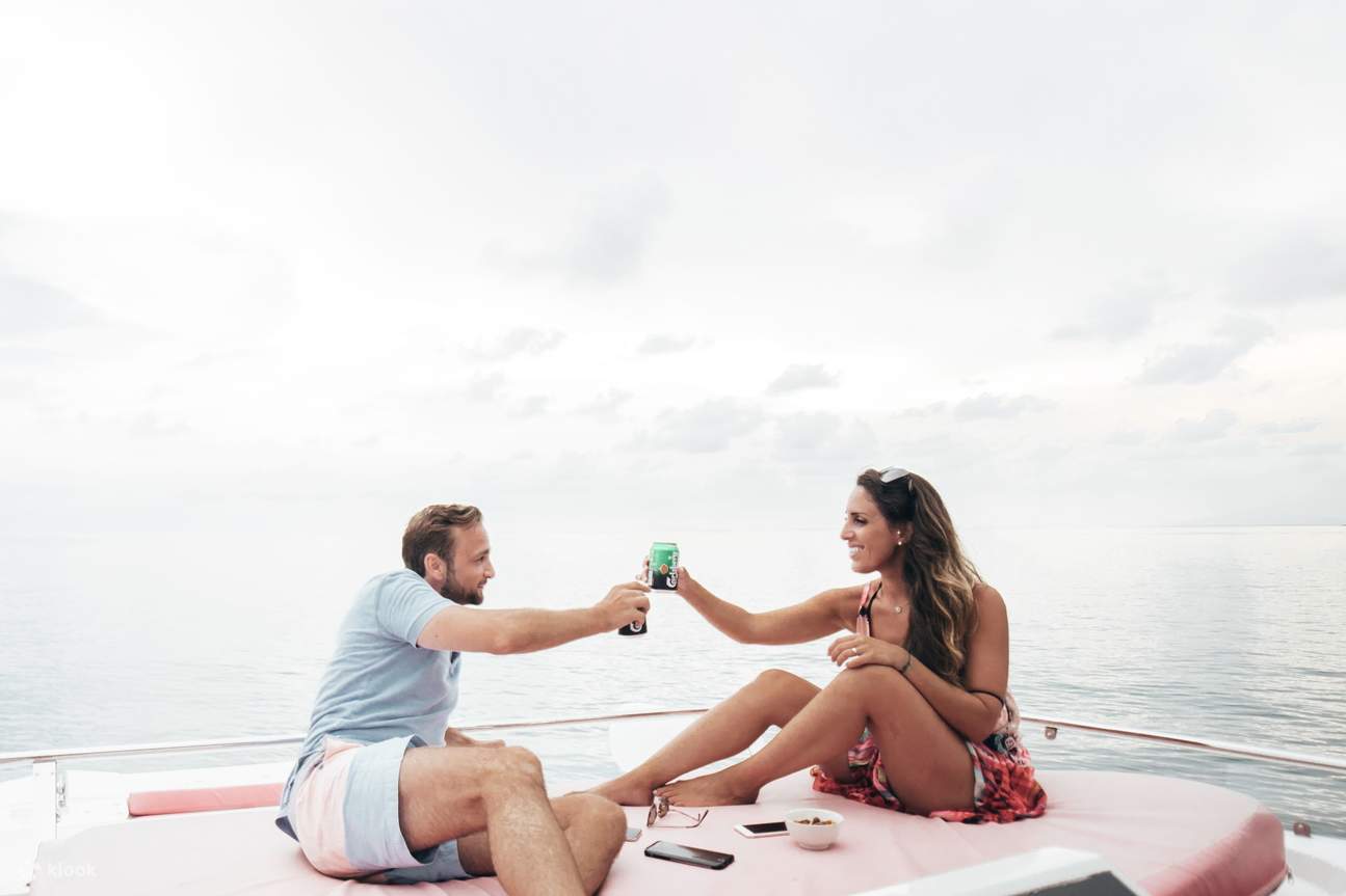 ล่องเรือชมพระอาทิตย์ตกดิน พร้อมกิจกรรมบานาน่าโบ๊ท/พายเรือคายัค ที่ลังกาวี