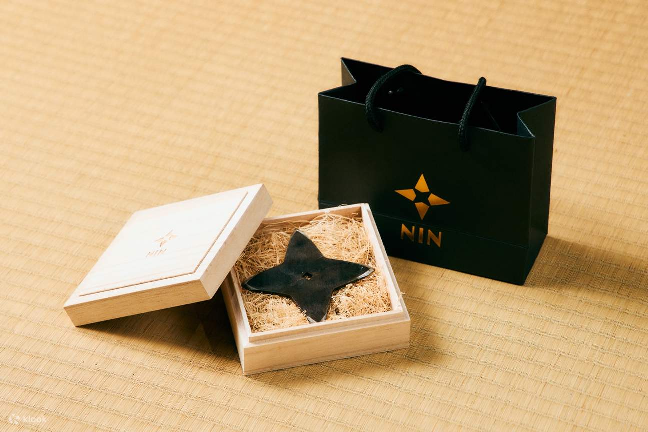 Ninja-Waffenherstellungskurs in einem historischen Herrenhaus