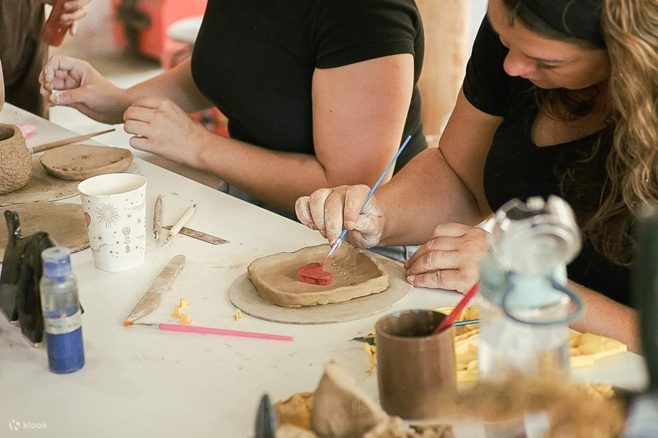 ชั้นเรียนเครื่องปั้นดินเผาใน Tangerang กับ Buntari Ceramic Studio