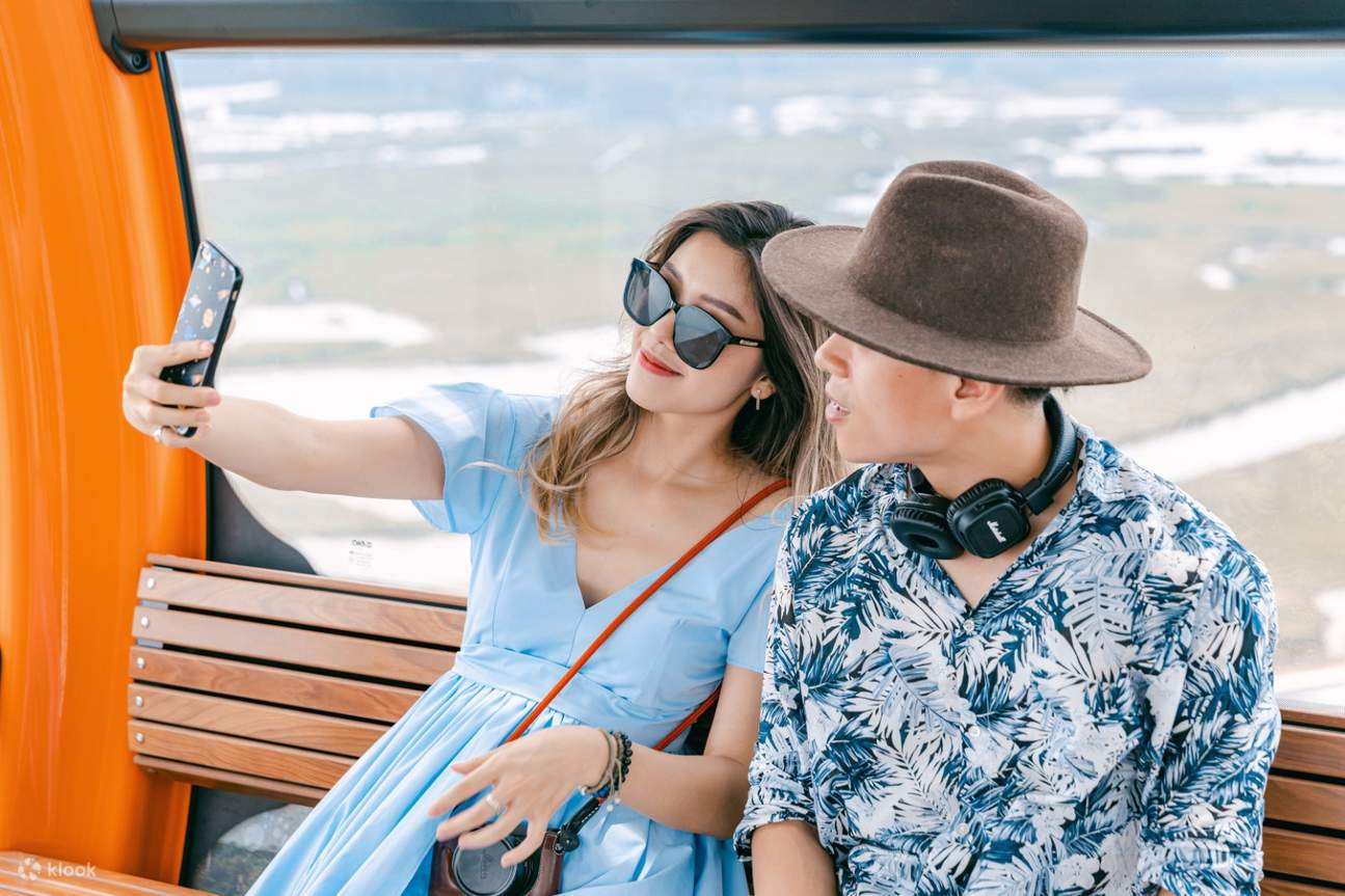 Enjoy-taking-selfie-with-panoramic-view-from-the-highest-cable-car-pillar-in-the-world