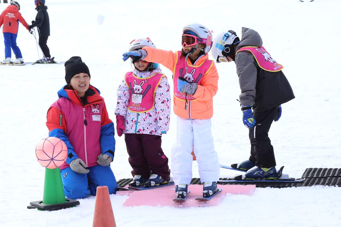 子供スキー 雪山デビューのサポート。“NSDキッズプログラム”8つのスキー場