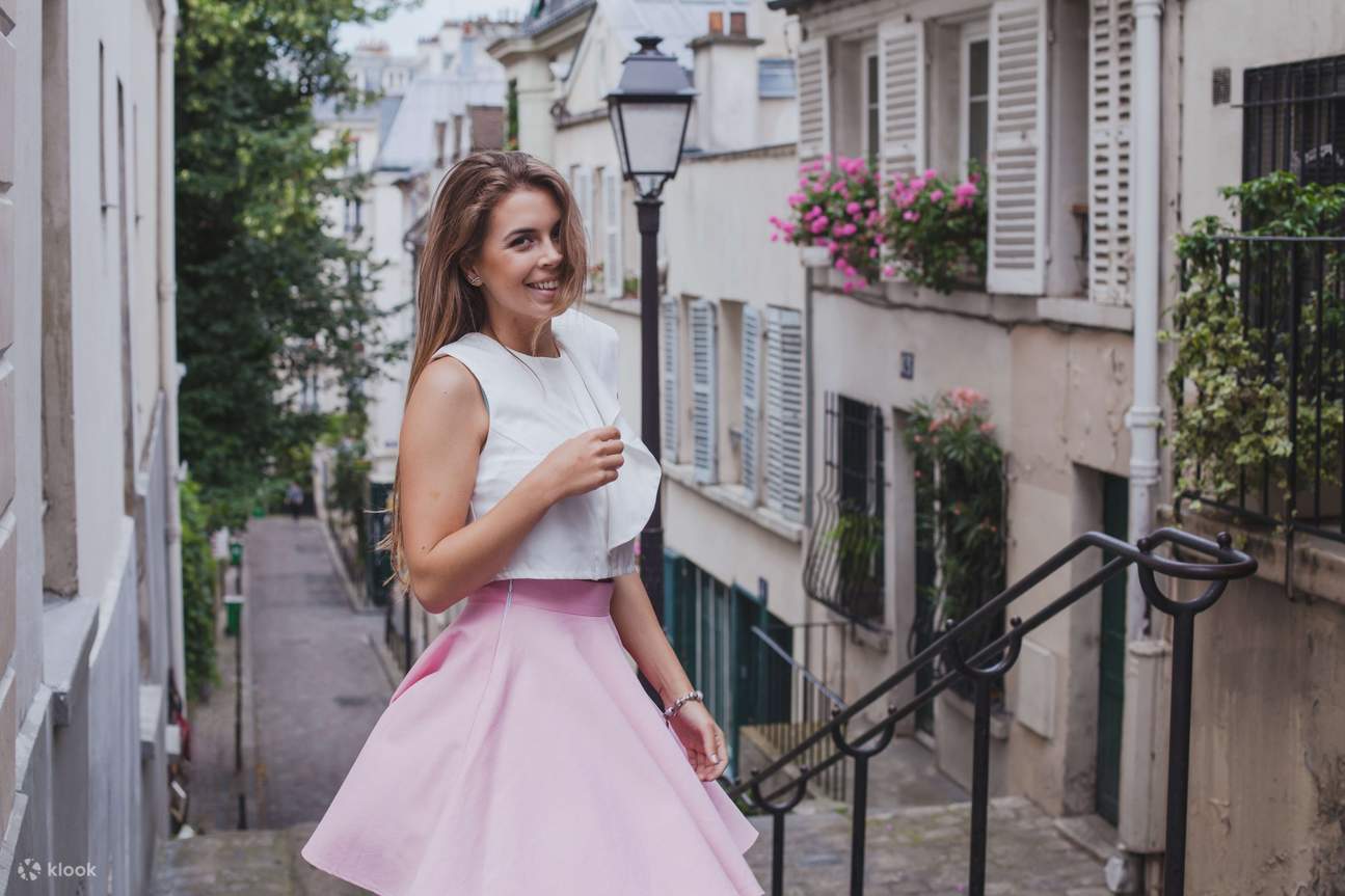 Biasanya Paris Photoshoot di Montmartre (Emily di Paris!)