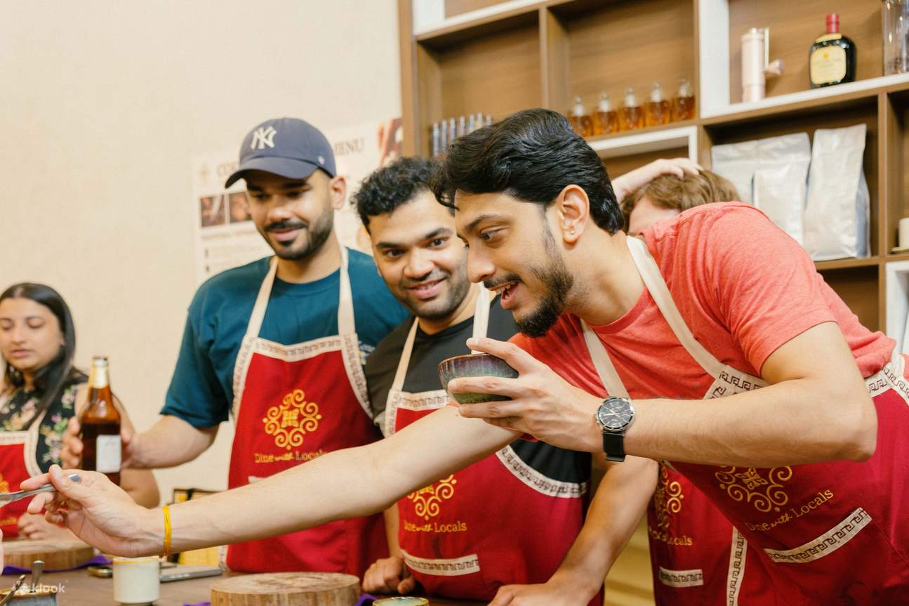 Kelas Memasak Hanoi: Resep Gratis & Mencicipi Kopi Spesial