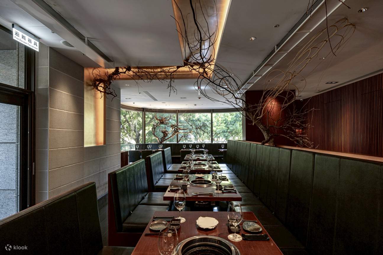 Van BBQ - MRT Zhongxiao Dunhua Station