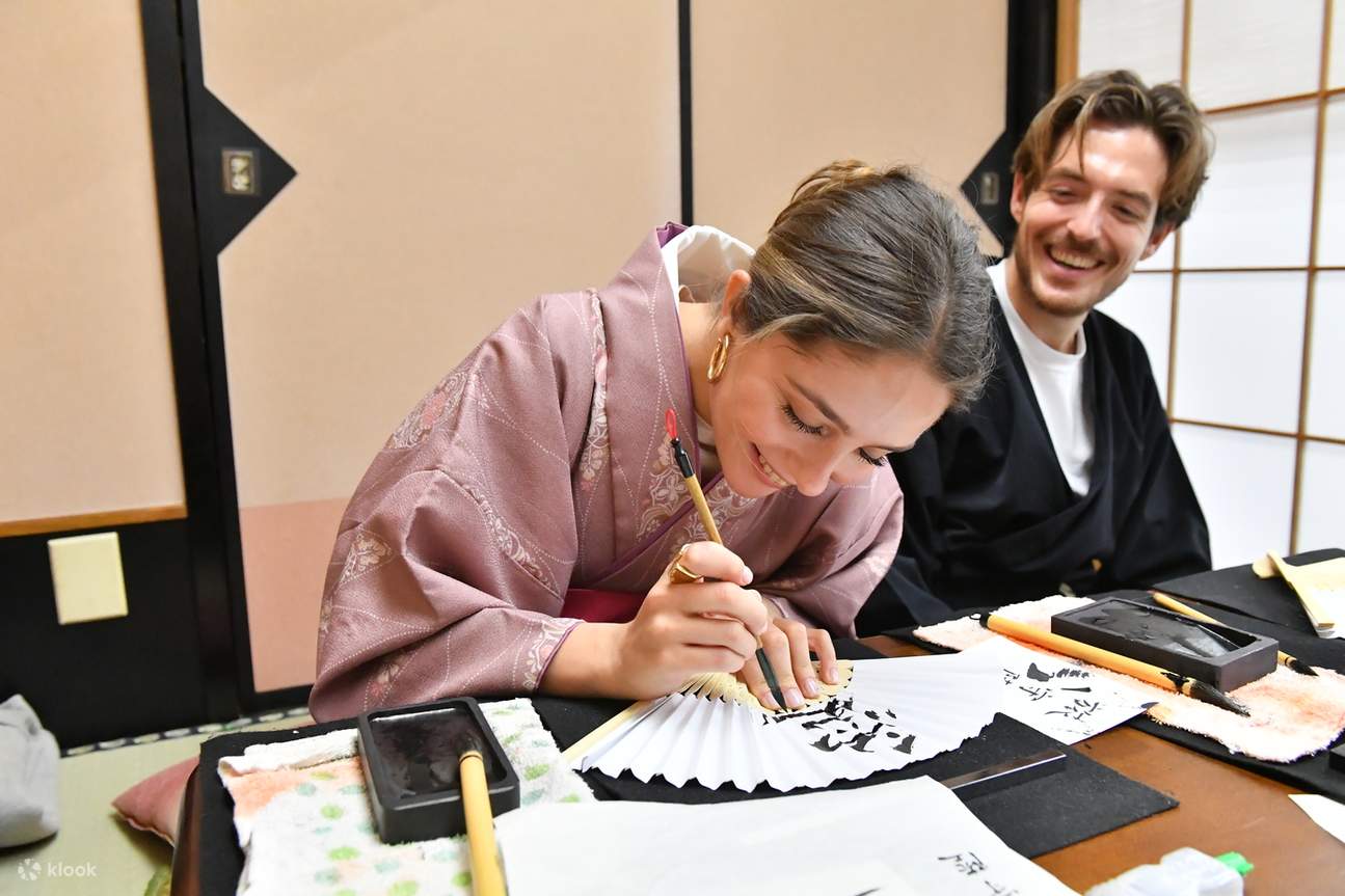 Kelas amali untuk mempelajari Bushido & Zen berdekatan OsakaCastle dengan foto