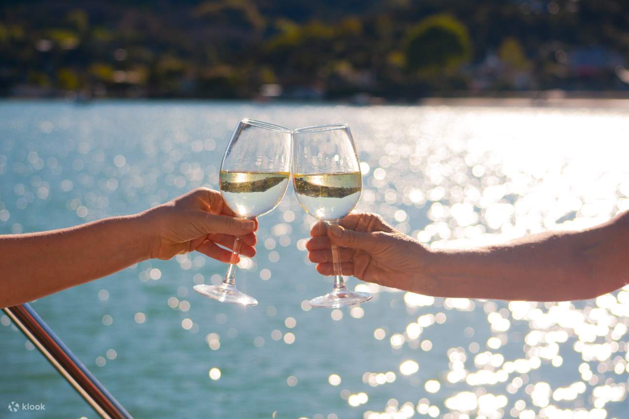 Un bicchiere di Astrolabe Sauvignon Blanc in omaggio