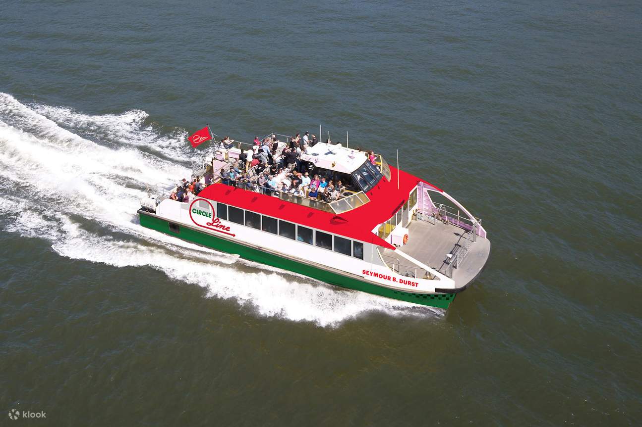 Thuyền trên sông