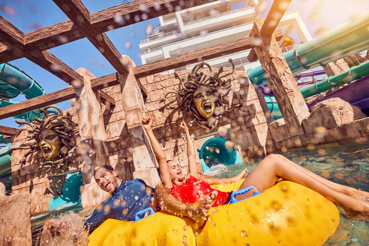 atlantis aquaventure trident tower couple