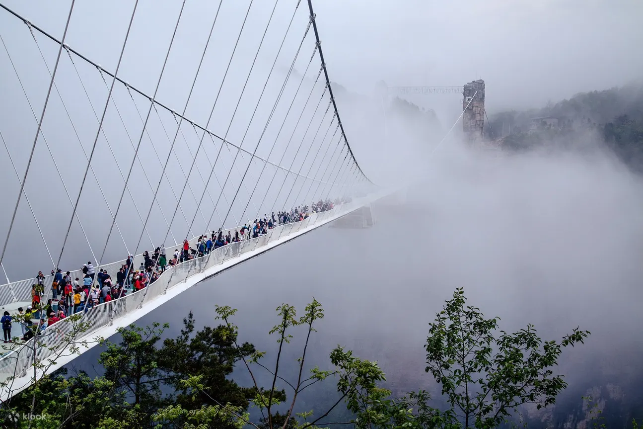 张家界大峡谷玻璃吊桥