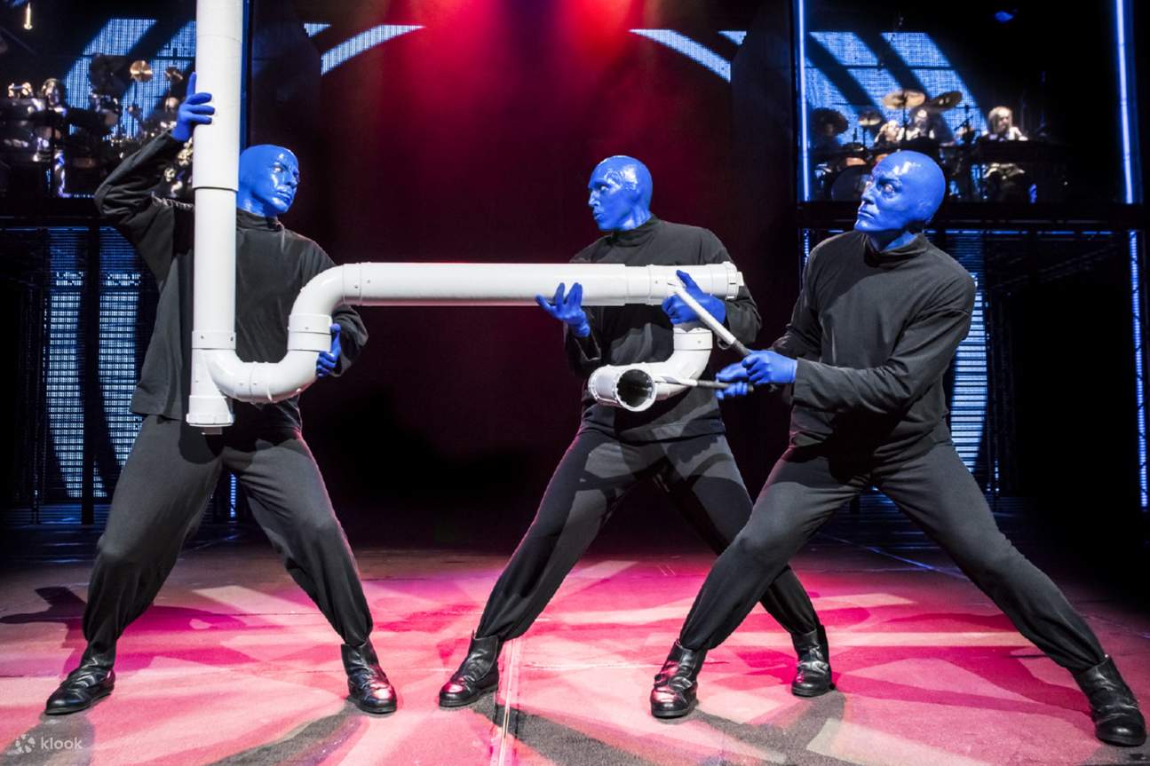 Orang yang memegang tiub