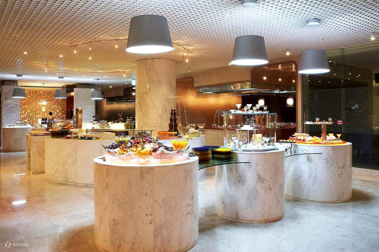 buffet line at La Seine Buffet Restaurant at Lotte Hotel World