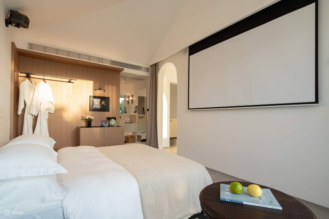 ブレイキング ドーン・ケイブ プール キングルーム