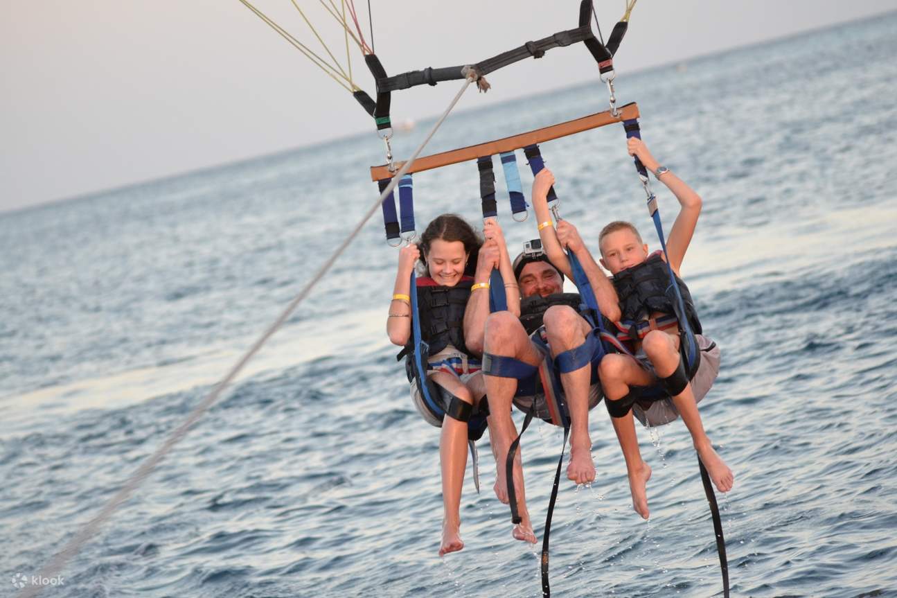Parasailing: Fliegen Sie hoch in den Himmel mit privatem Transfer – Sharm El Sheikh