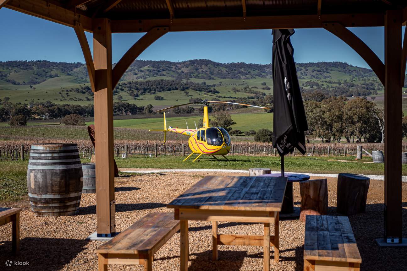 เฮลิคอปเตอร์และทิวทัศน์งดงาม