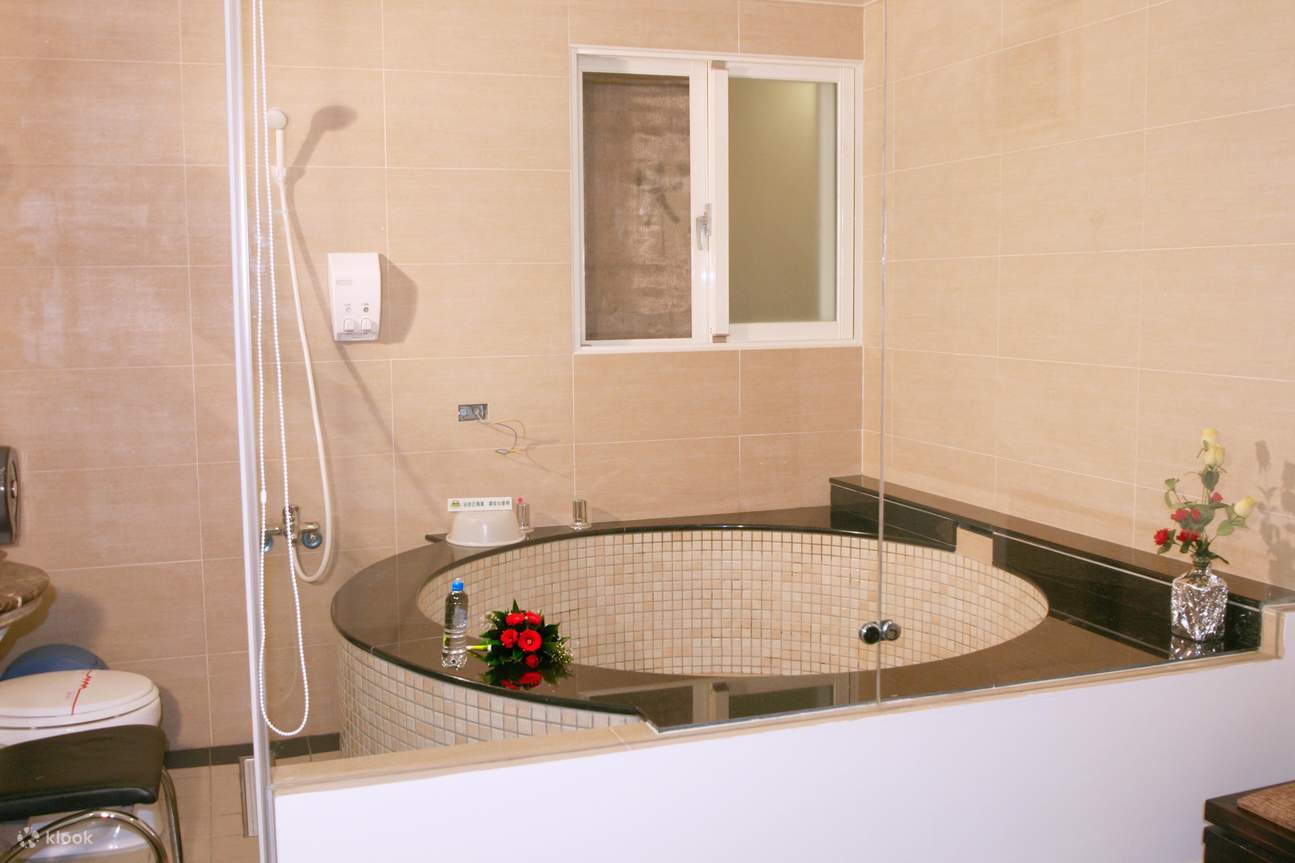 Neu-Taipeh: Wulai Izu Hot Spring Resort Doppelzimmer mit Thermalbad und Vierbettzimmer mit Thermalbad