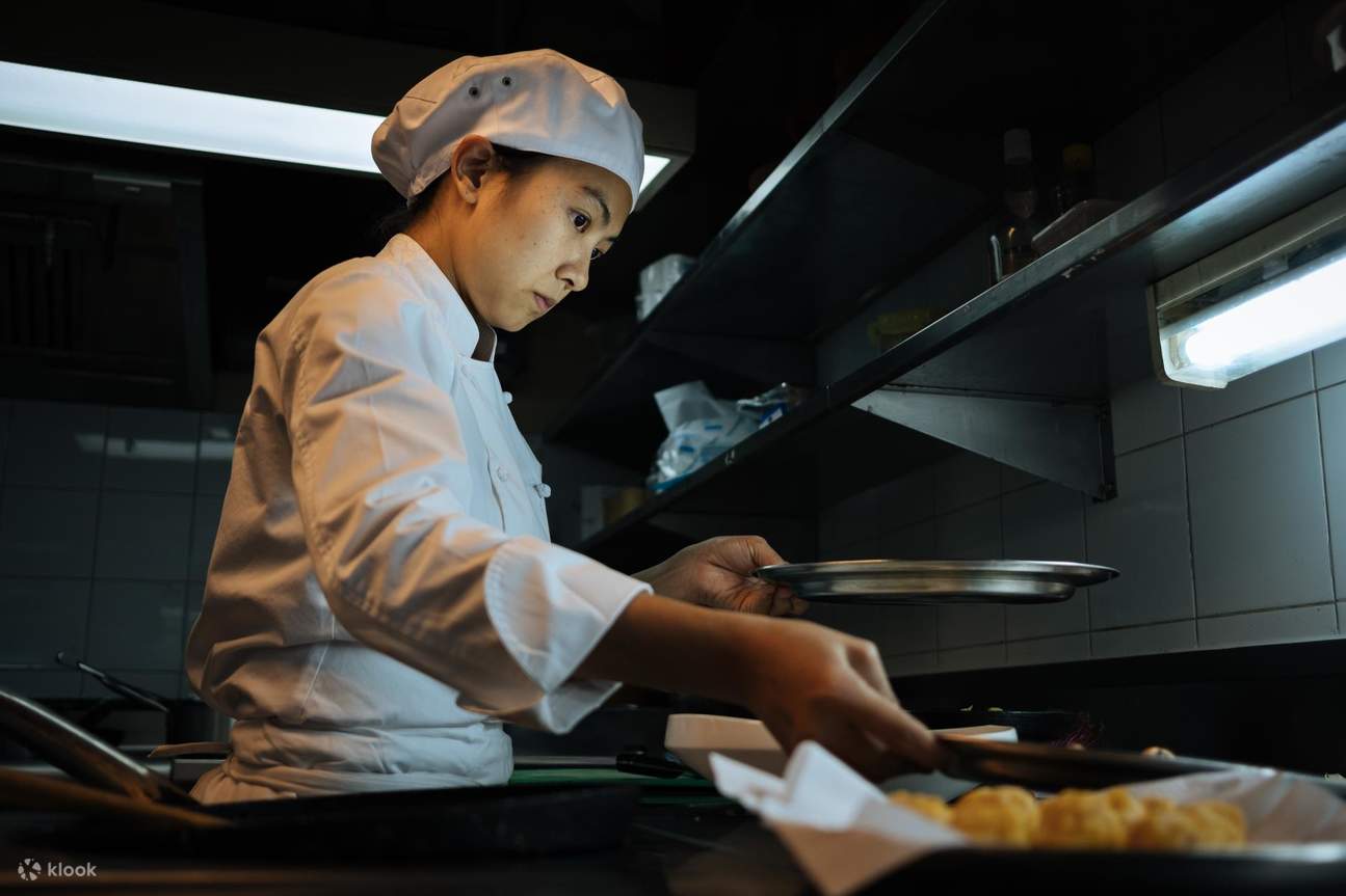 ศาลาริมน้ำ ในโรงแรมแมนดาริน โอเรียนเต็ล กรุงเทพฯ (มิชลิน ไกด์ 2020)