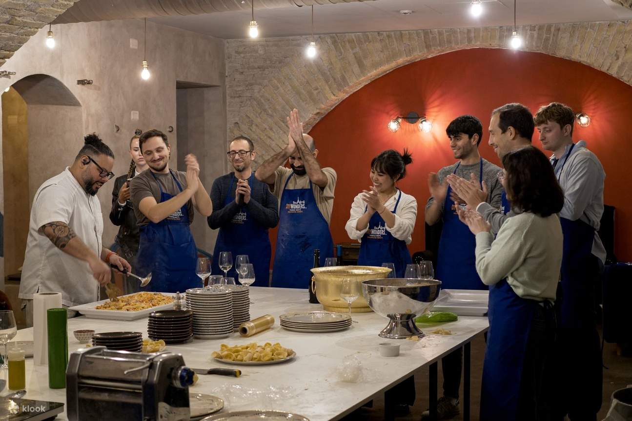 本格的なイタリアのレシピでパスタを作りながら、楽しい雰囲気を体験してください。