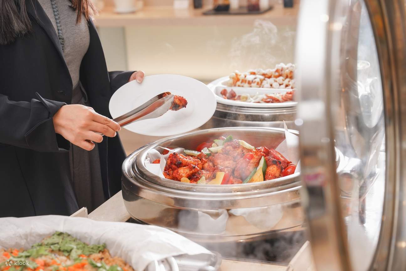 和逸飯店・高雄中山館 - Cozzi THE Roof - MRT三多商圈駅