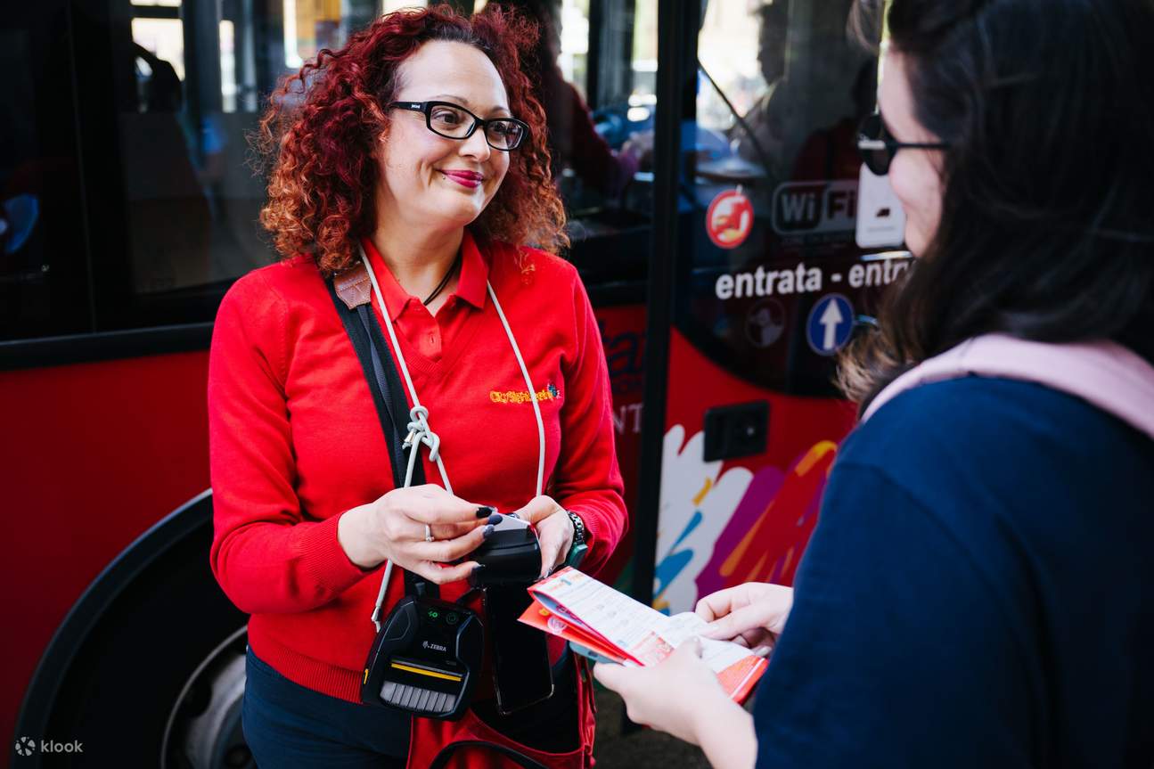 Sumérjase por completo en la cautivadora atmósfera de Génova con este tour integral y aplicación interactiva.