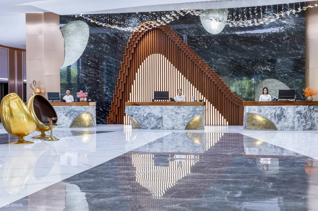 KOI Resort & Residence Da Nang 提供免费机场接机服务