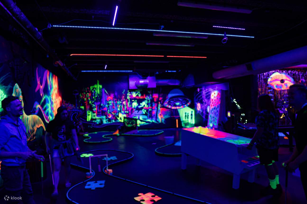 Glow Golf Challenge