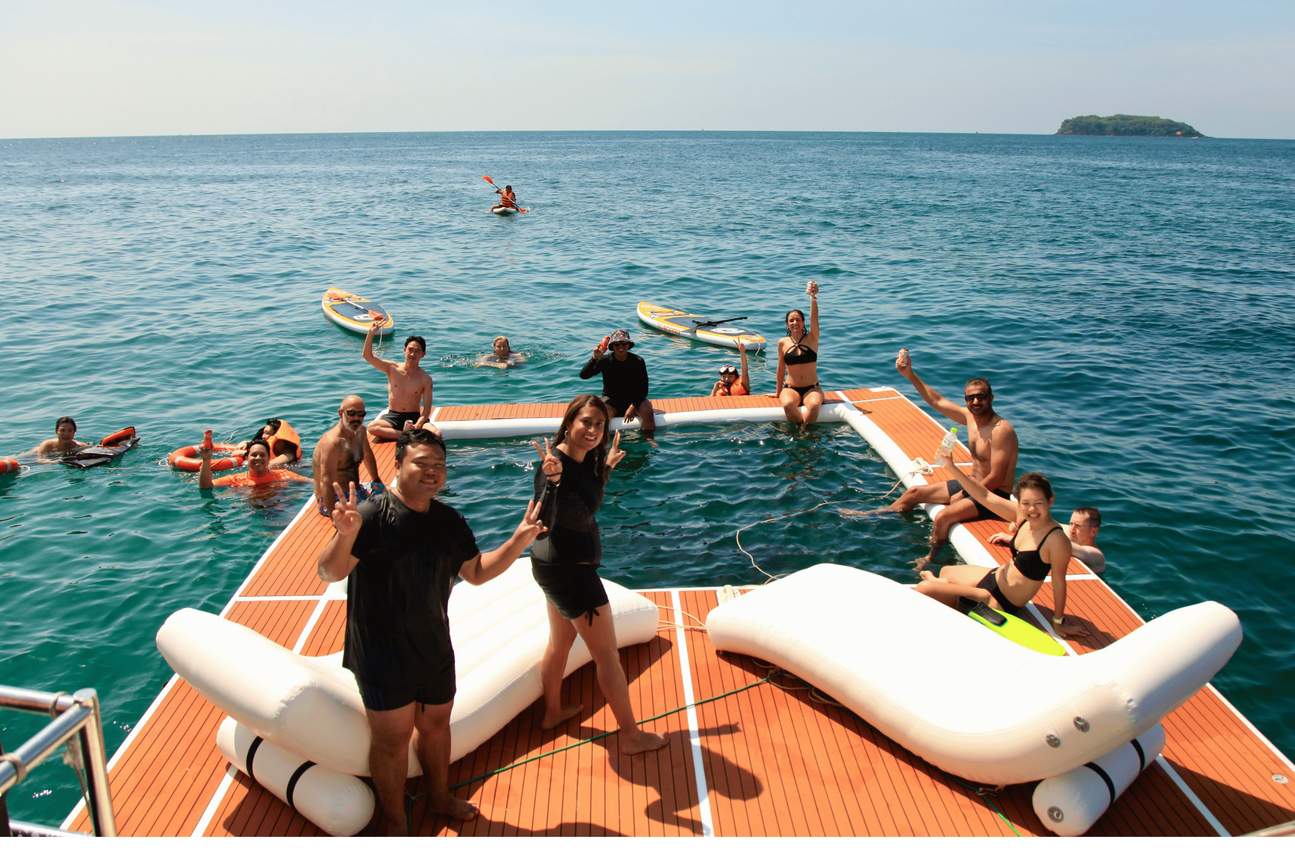 Tour in yacht di lusso al tramonto a Nha Trang con cena BBQ