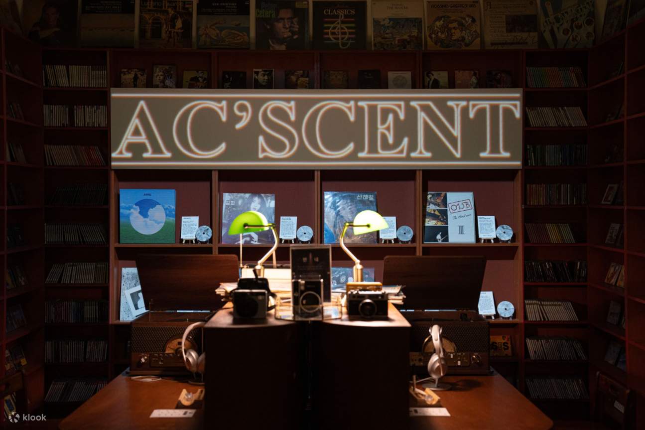 Zona musik santai dengan piringan hitam KPOP