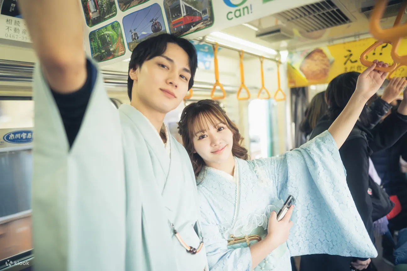 【闺蜜和服体验】此方案可选择复古摩登或复古高级款式。如需照片中的全身搭配，请洽询工作人员，我们提供多种选择。我们还有毛草披肩和羊毛足袋袜，让您穿得暖暖的。