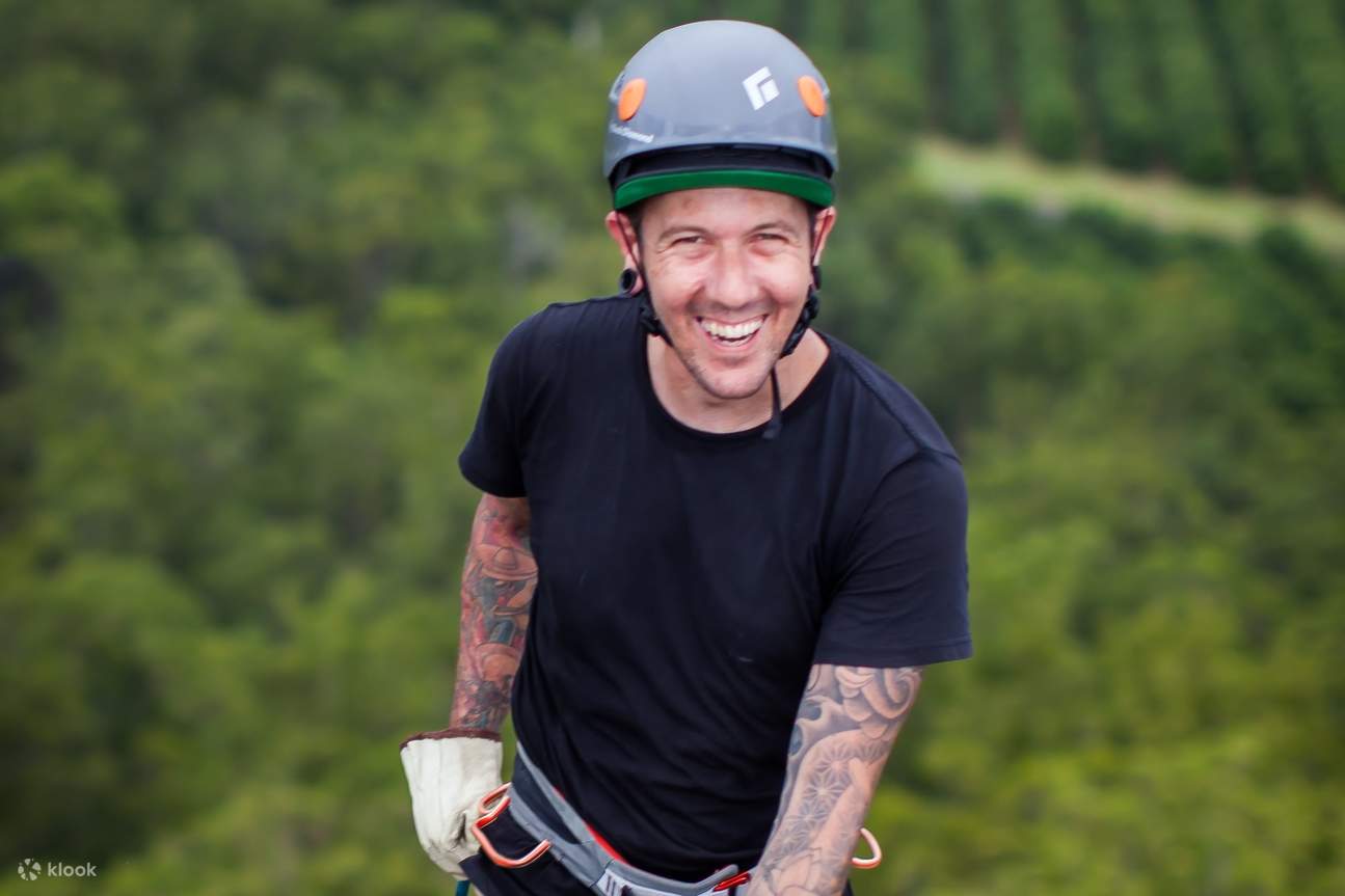 Abseiling Mt Ngungun (Glass House Mountains)