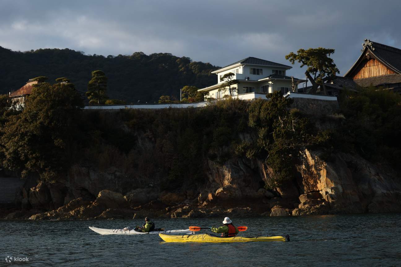 Sea Kayak Tour to the History of Tomonoura in the Seto Inland Sea