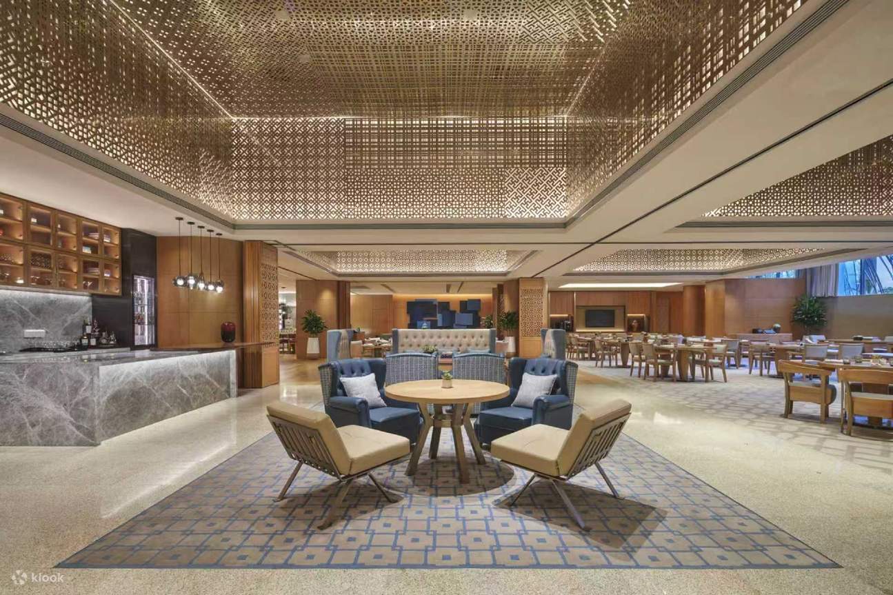 Restoran ini telah menambahkan ruang rehat yang bergaya dan selesa