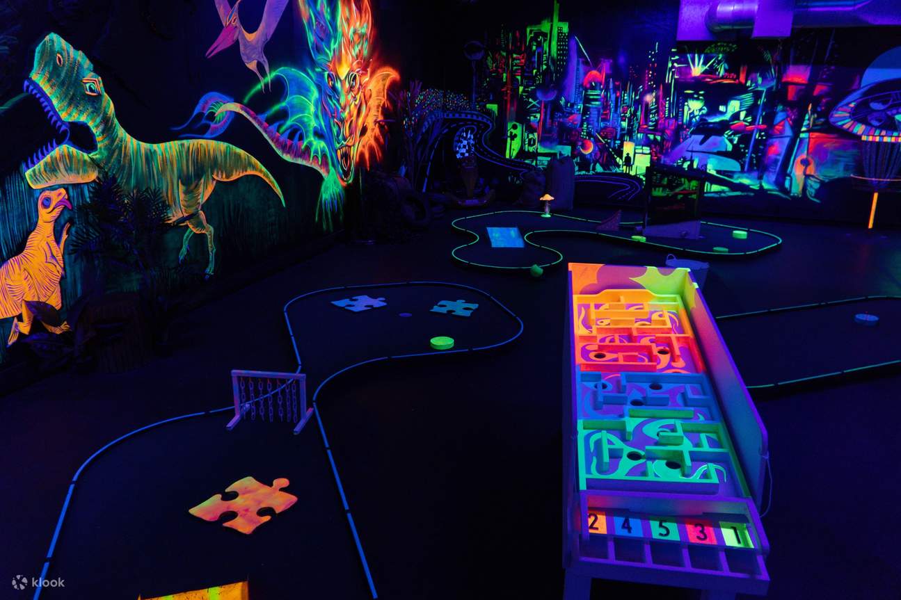 Aventura de golf con luz negra