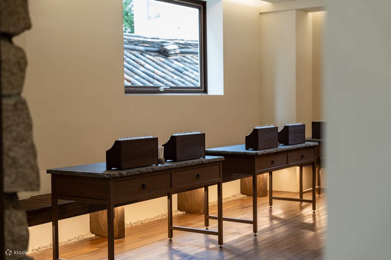 温馨宁静的工作坊，桌椅已备妥，等您来挥洒创意。