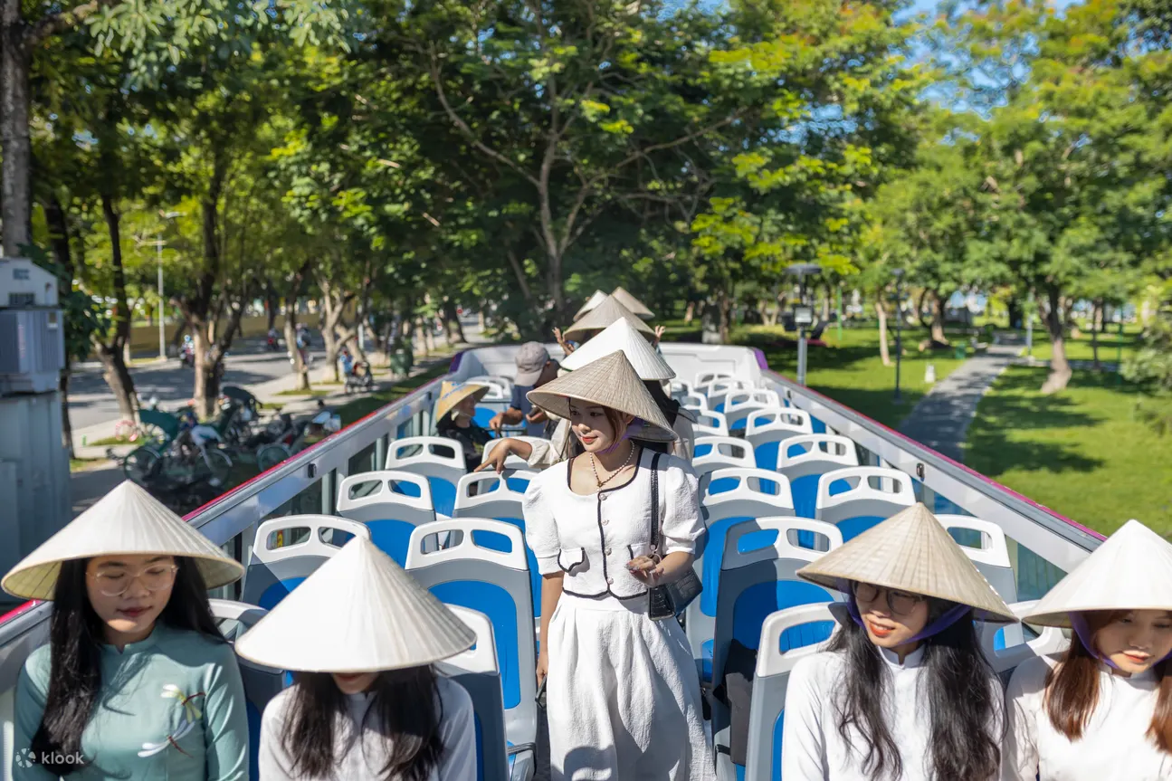 Board the air-conditioned bus and listen to fascinating commentary until you're ready to hop off