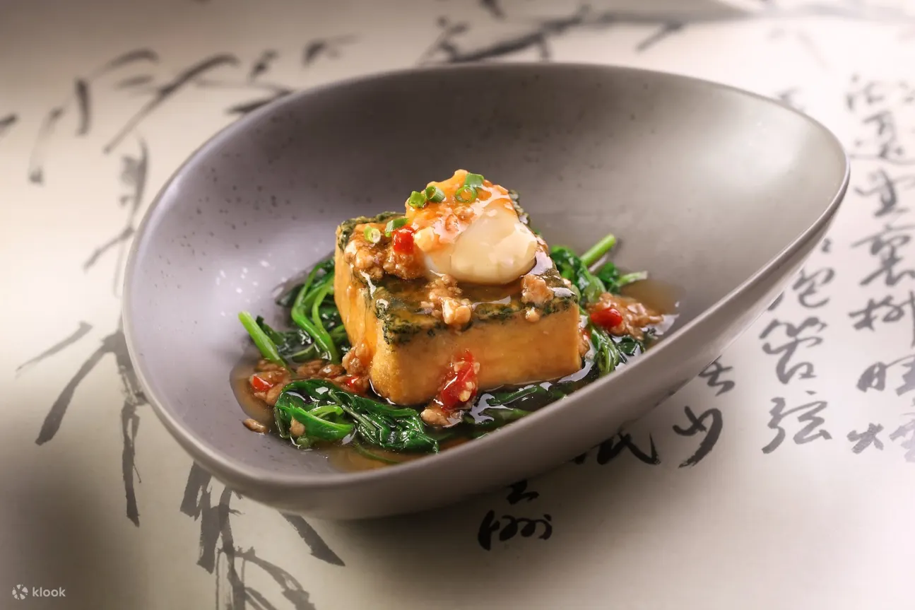 Homemade Tofu Topped with Scallop and Minced Pork Gravy